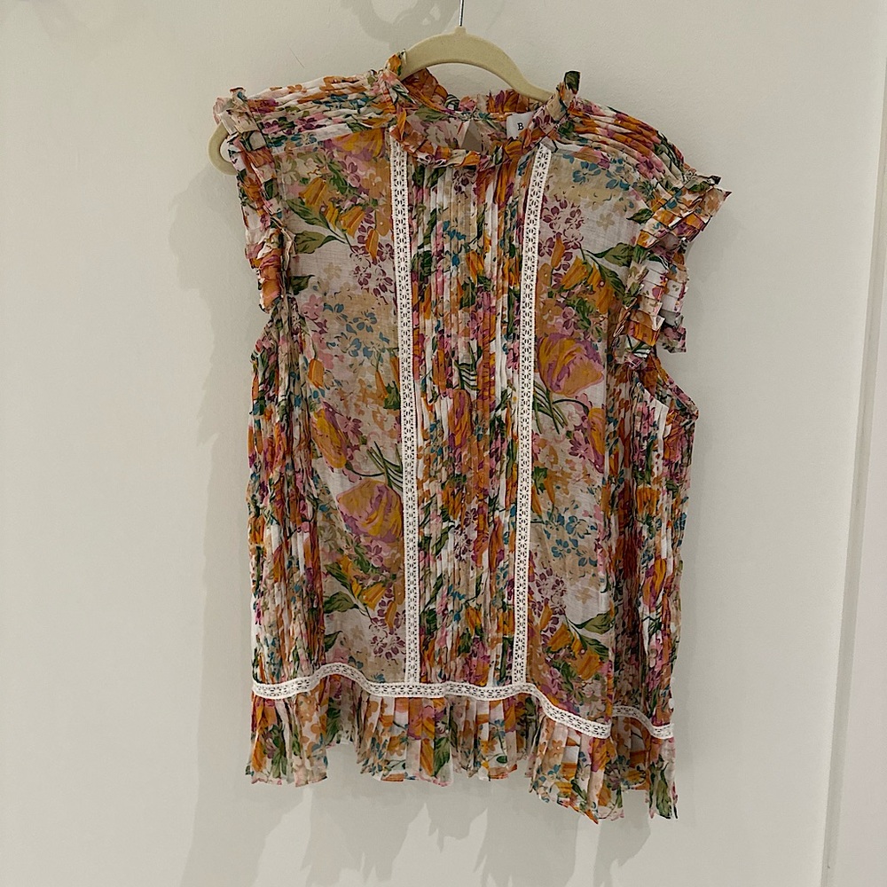 Buru flutter sleeve pleated floral top size L NWOT